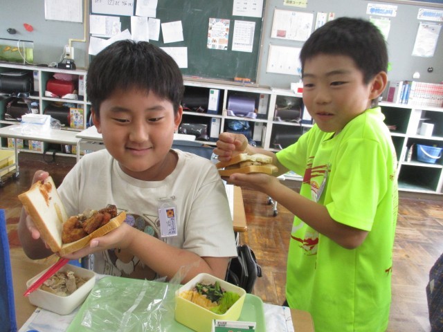 お肉だらけサンドイッチ！