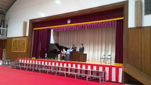 ２年生修了証授与