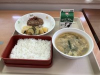たことズッキーニのソテー添えハンバーグ