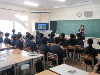 早朝より芸術作品をみんなで鑑賞しました！