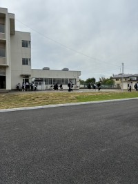校舎から避難します