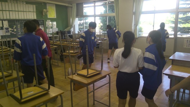 ３年２組教室掃除